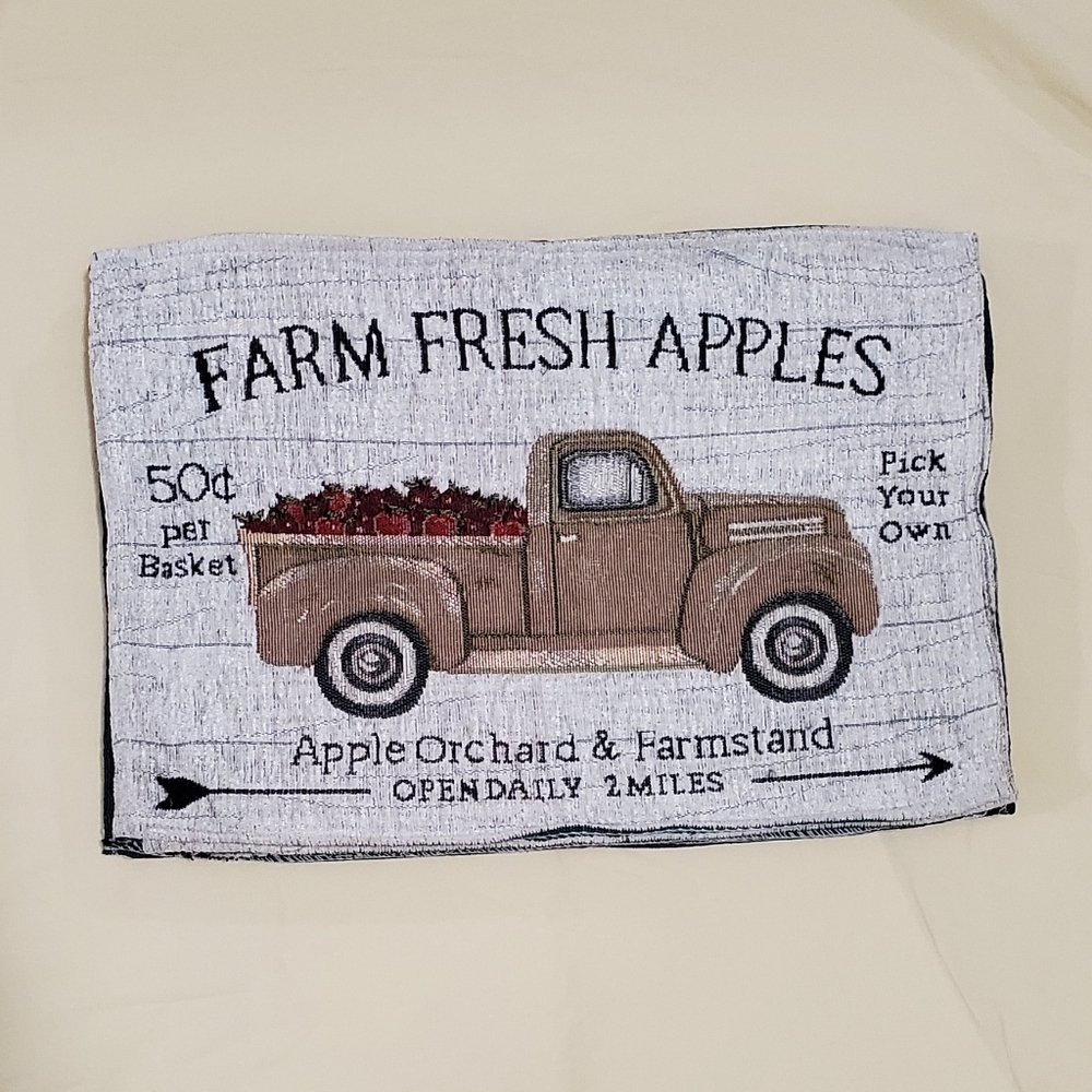 NWT Set of 8 Table Placemats